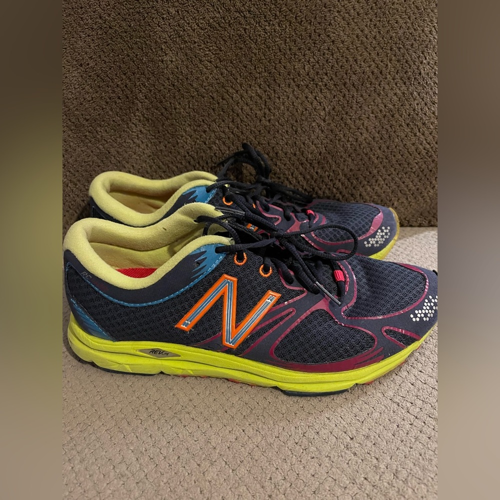 New balance tennis shoes